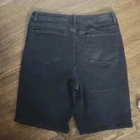 Denver Hays  Women's Plus Size Highrise Black Denim Jean Shorts Size 16 - Picture 7 of 9